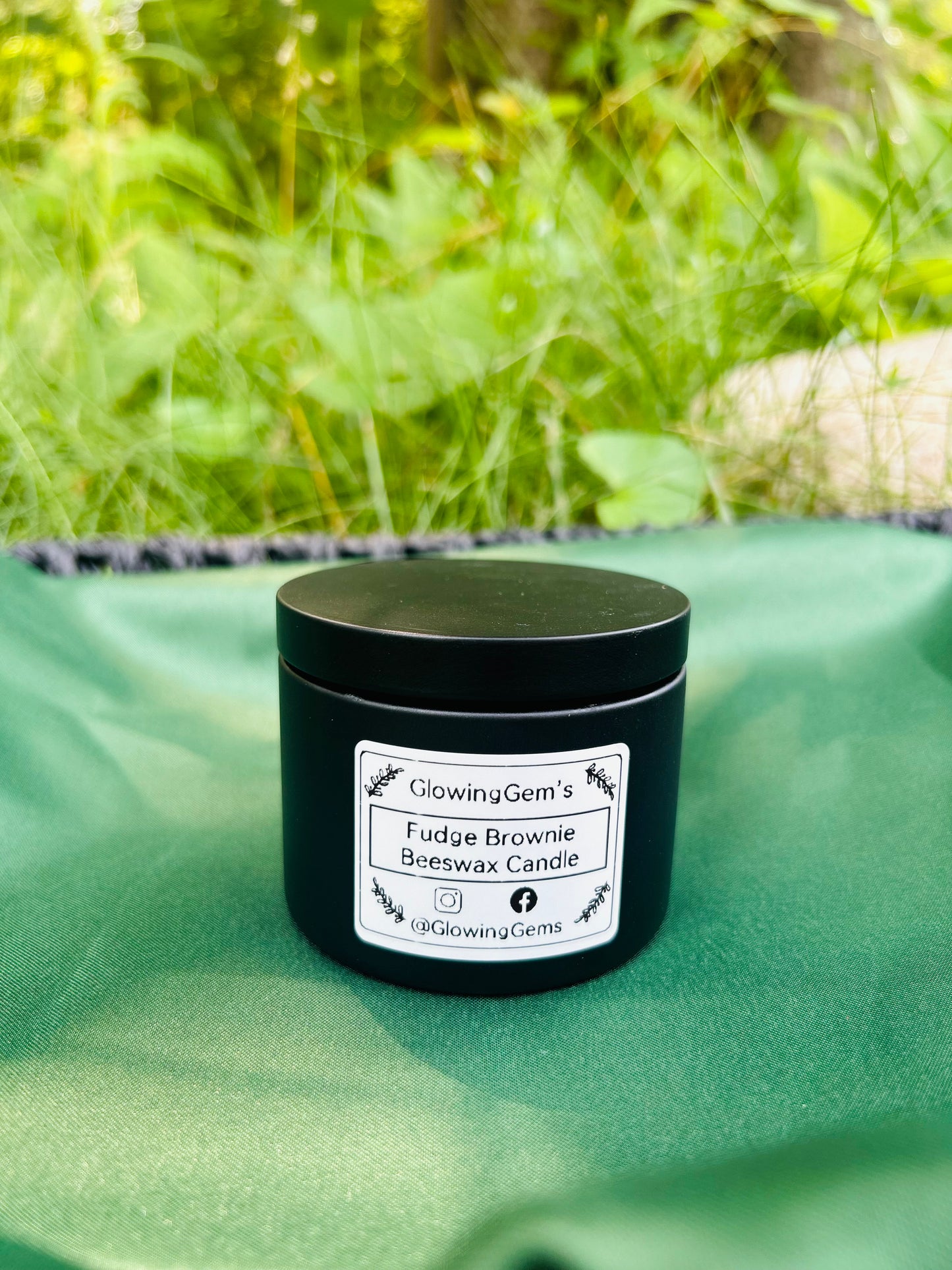Hand-Poured Fudge Brownie Beeswax Candle (8oz - 4oz)