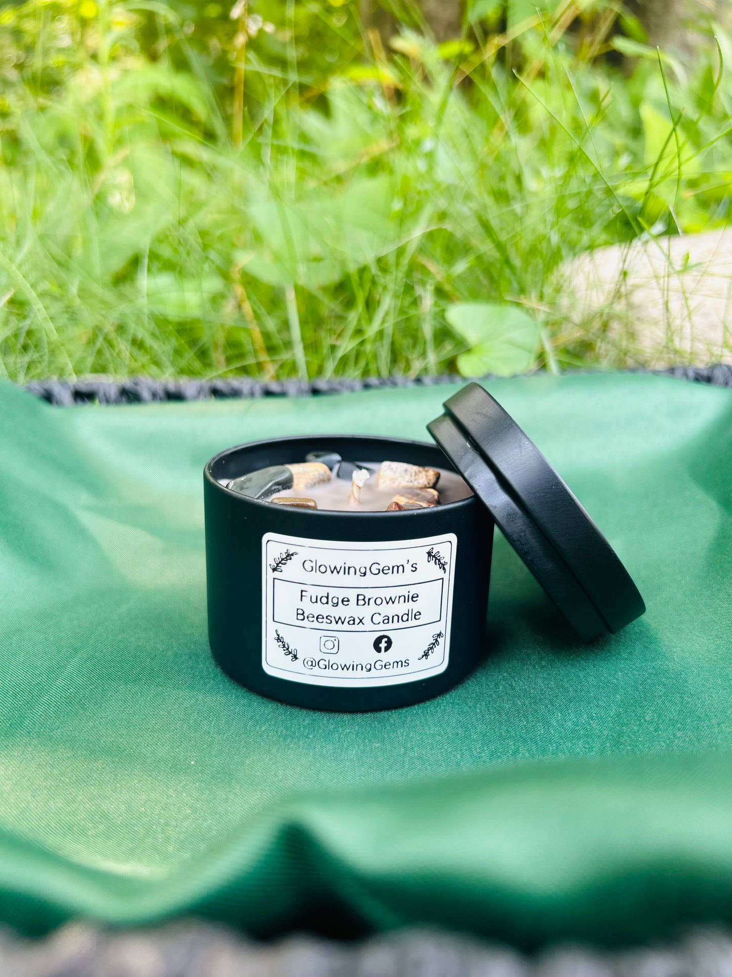 Hand-Poured Fudge Brownie Beeswax Candle (8oz - 4oz)