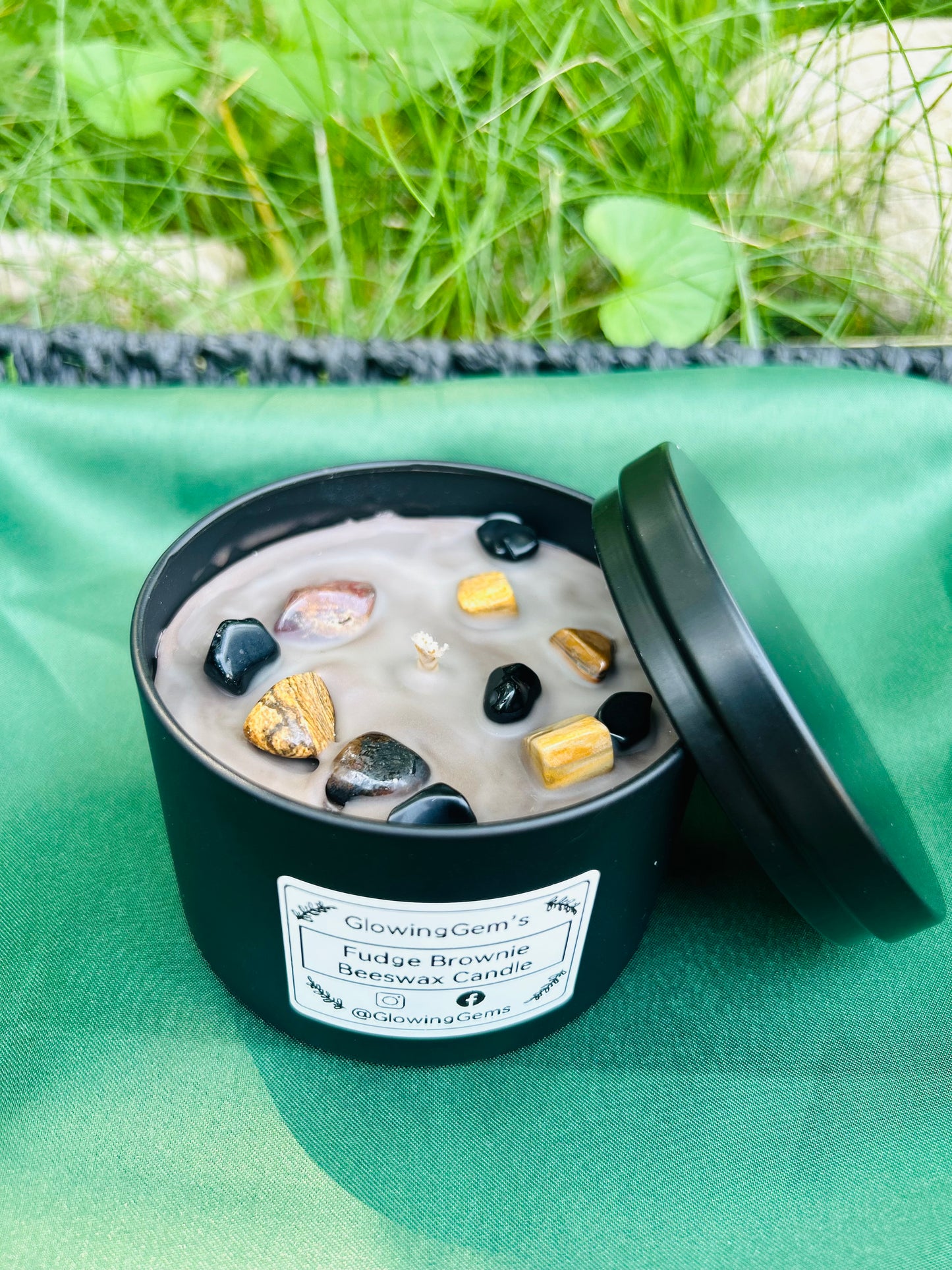 Hand-Poured Fudge Brownie Beeswax Candle (8oz - 4oz)