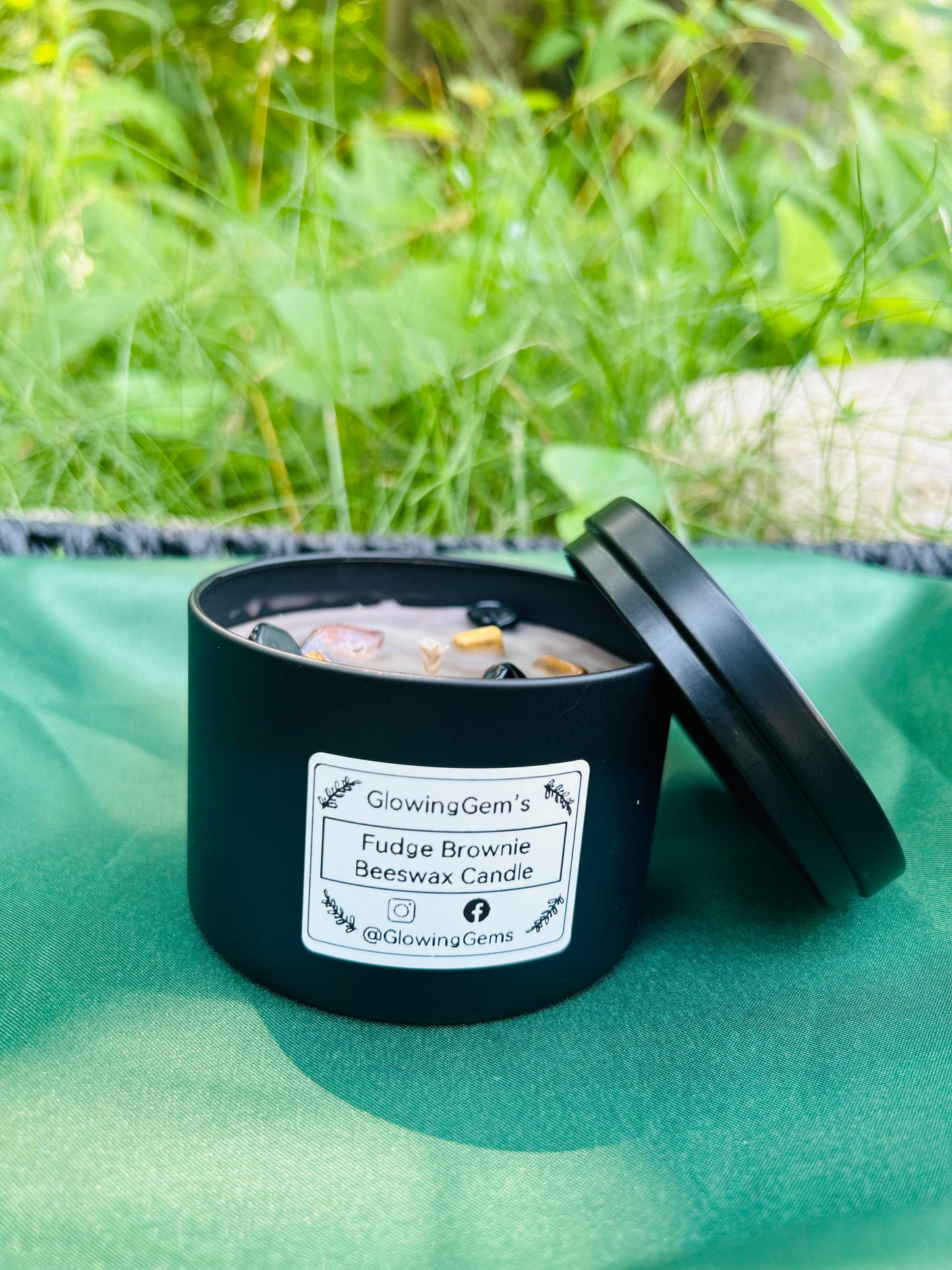 Hand-Poured Fudge Brownie Beeswax Candle (8oz - 4oz)